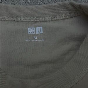 Uniqlo Men's Short Sleeve Tee in Light Gray